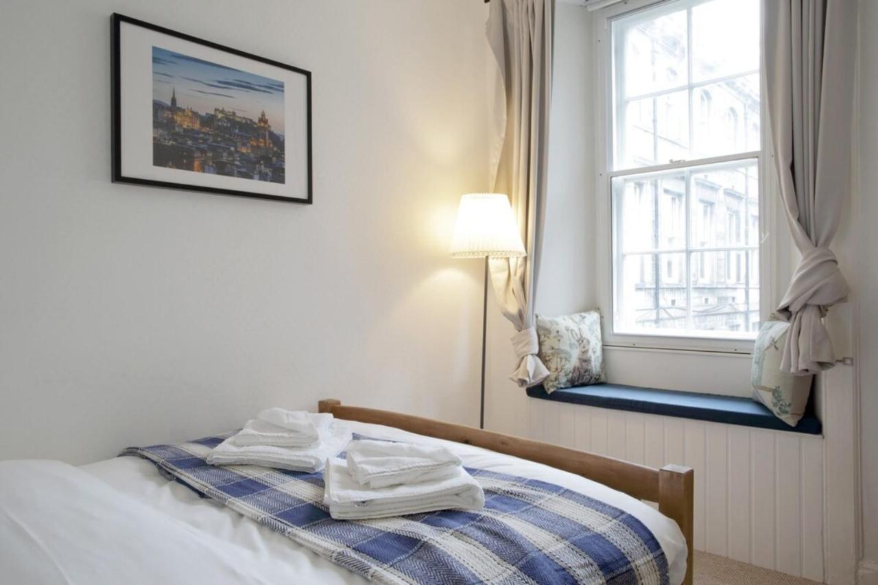 Two Bedroom Flat By Royal Mile! Edimburgo Exterior foto